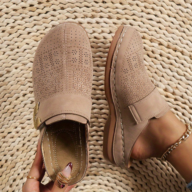 Women's closed toe mules Annabelle in Beige – top view