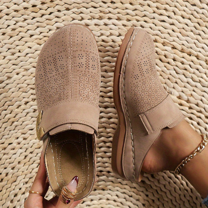 Women's closed toe mules Annabelle in Beige – top view