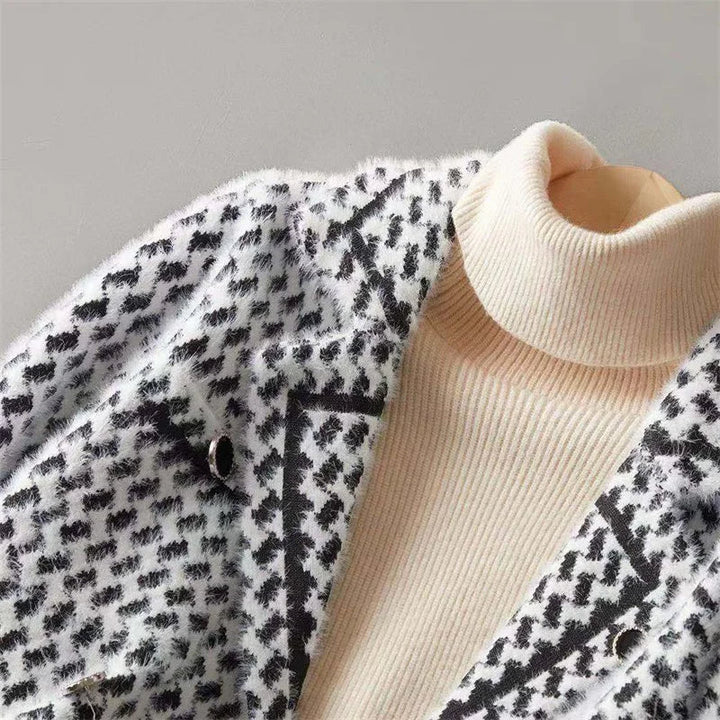 Bamburgh women's houndstooth jacket in Black & White – lapel detail