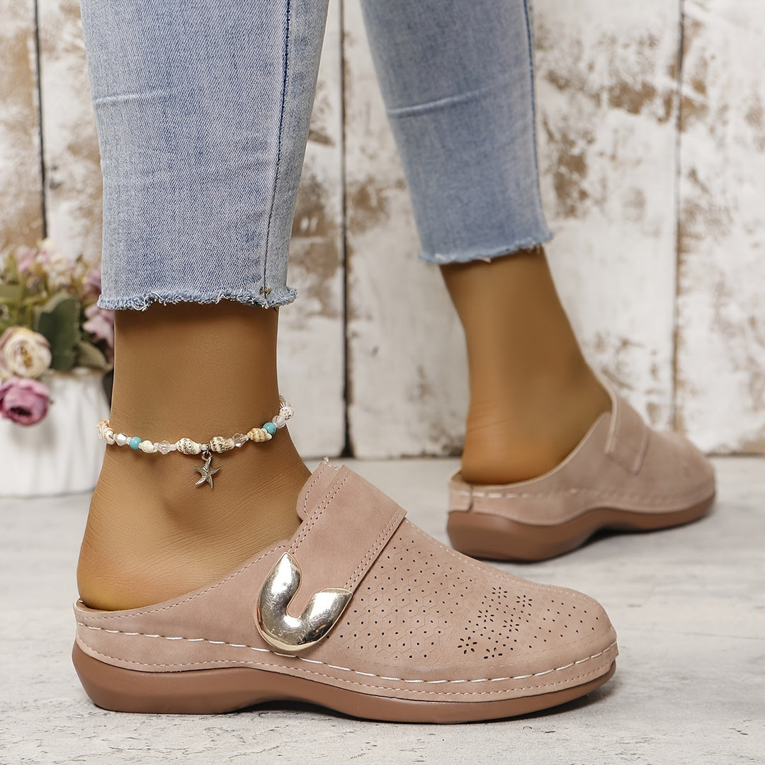 Women's closed toe mules Annabelle in Beige – worn view