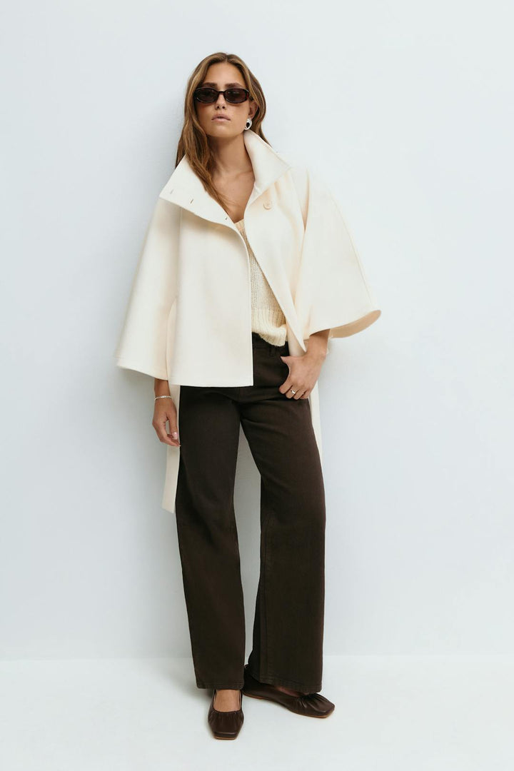 Slaidburn women's cape coat in Cream – front view