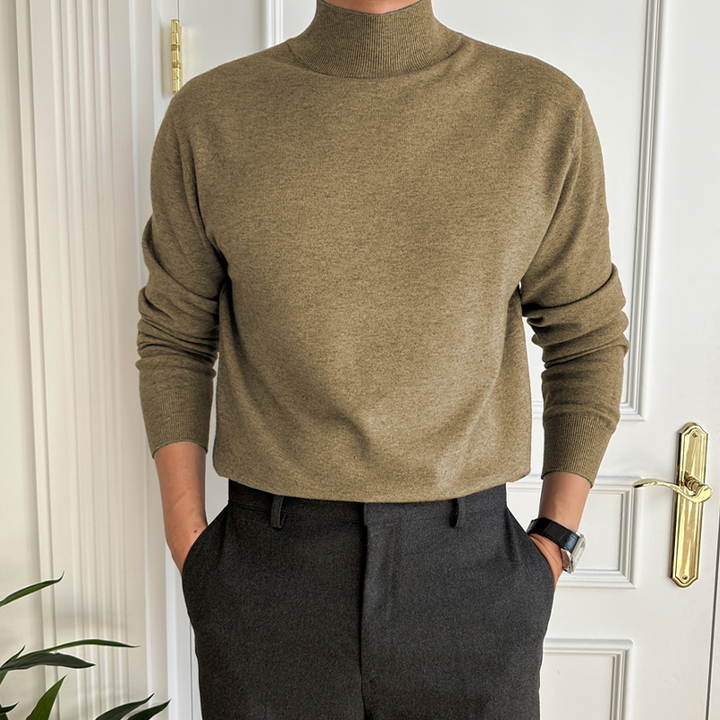 Men's fine knit mock neck jumper Piers in Khaki – front view