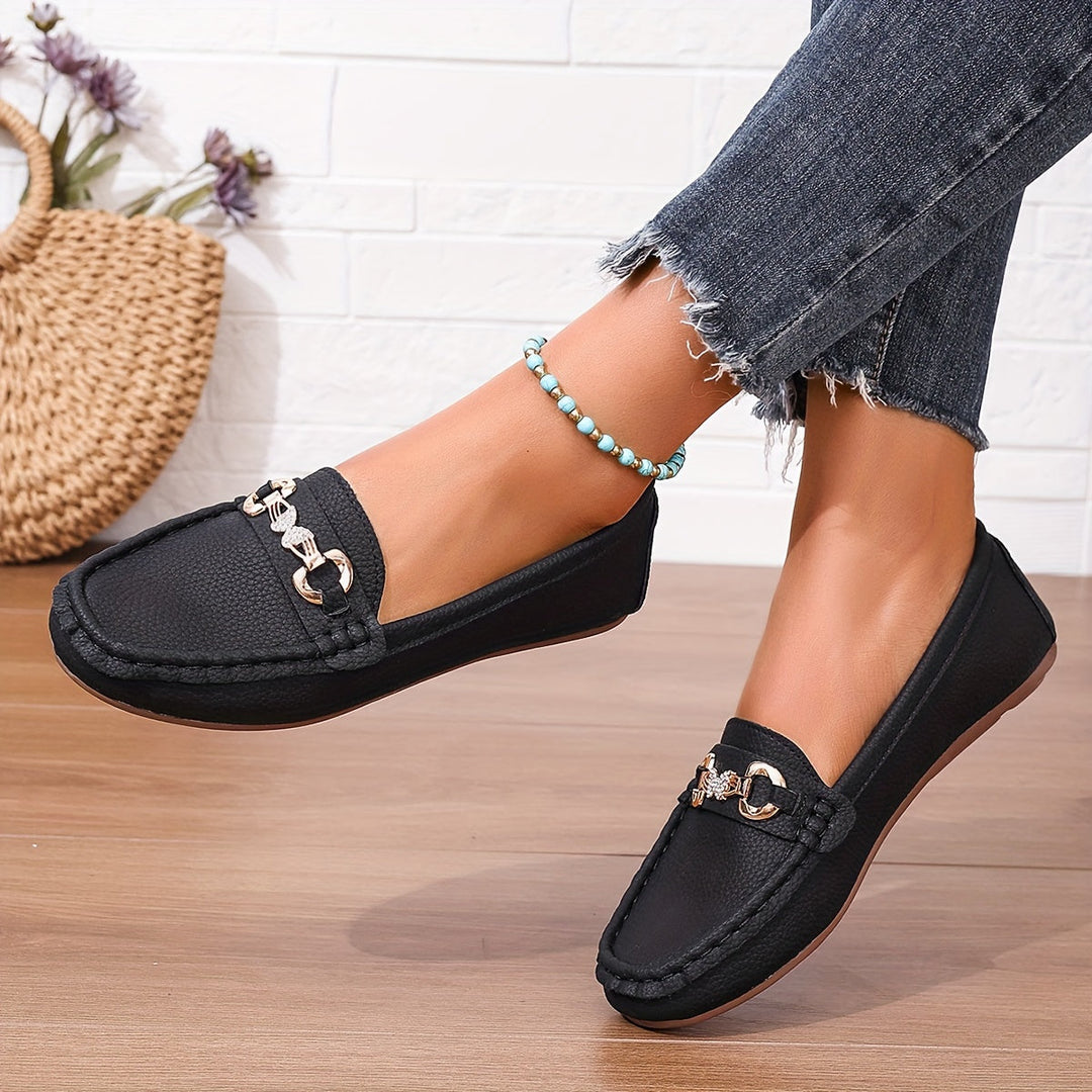 Women's flat loafers Bettina in Black – worn side view