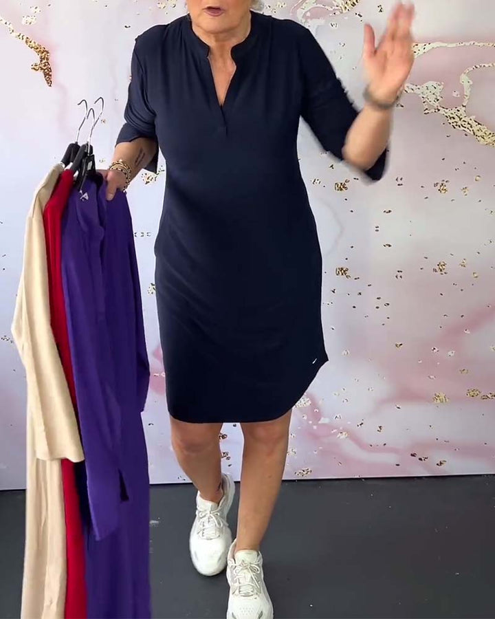 Hanneke - Plain dress with V-neck