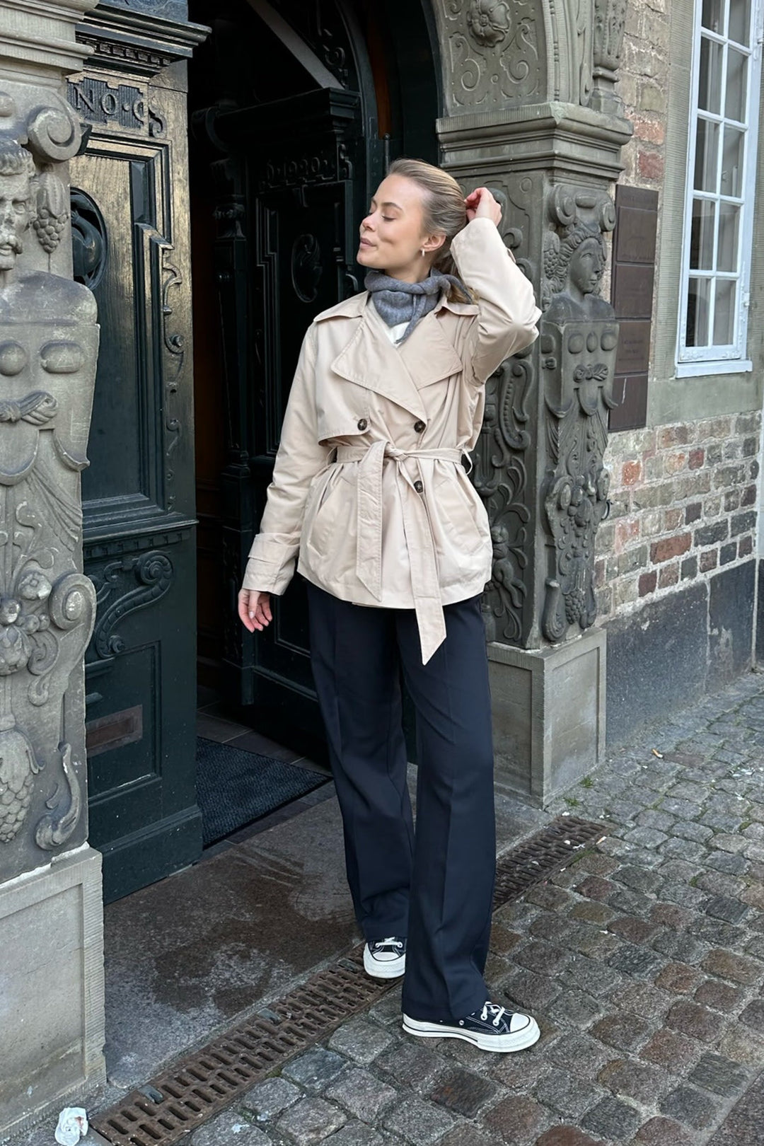 Women's short trench coat Nerys in Beige – back view