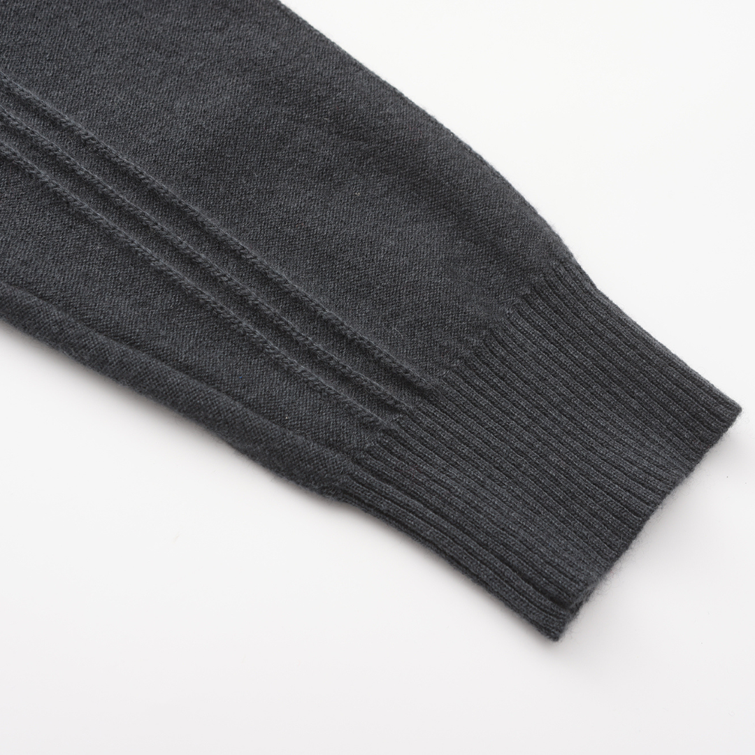 Men's ribbed half zip jumper Vittorio in Dark Grey – close-up of ribbed cuff