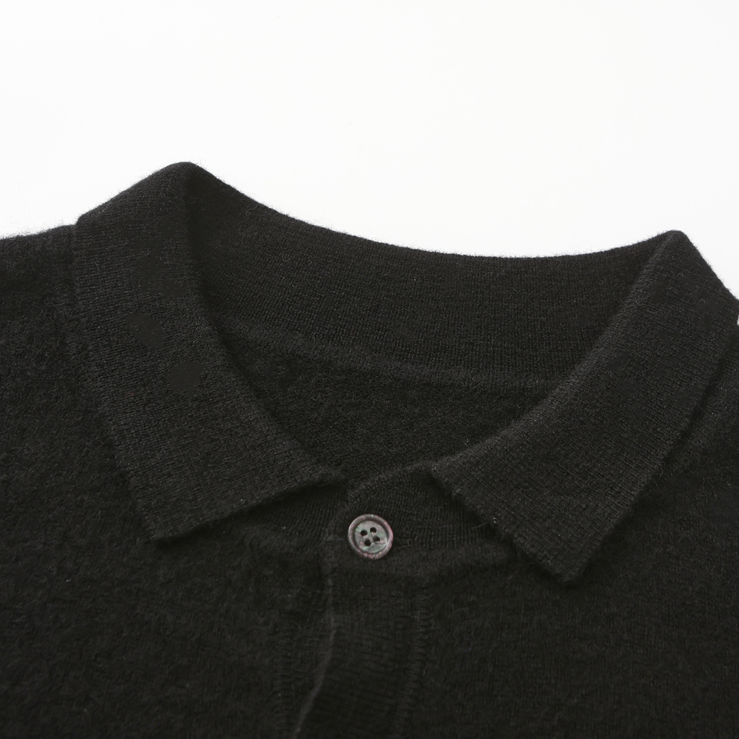Men's soft knit polo jumper Ferris in Black – close-up of polo collar and button
