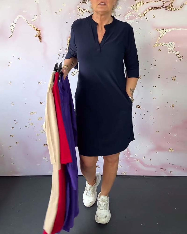 Hanneke - Plain dress with V-neck