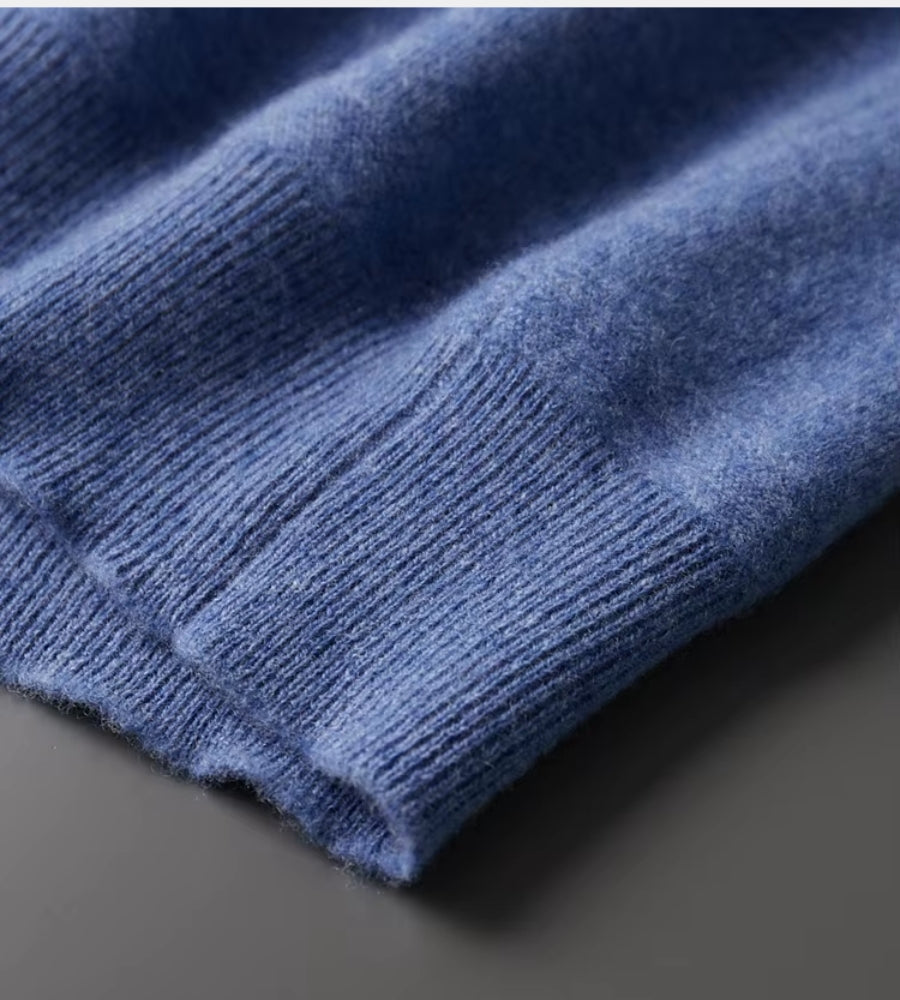 Blue knitted polo jumper – close-up of ribbed hem