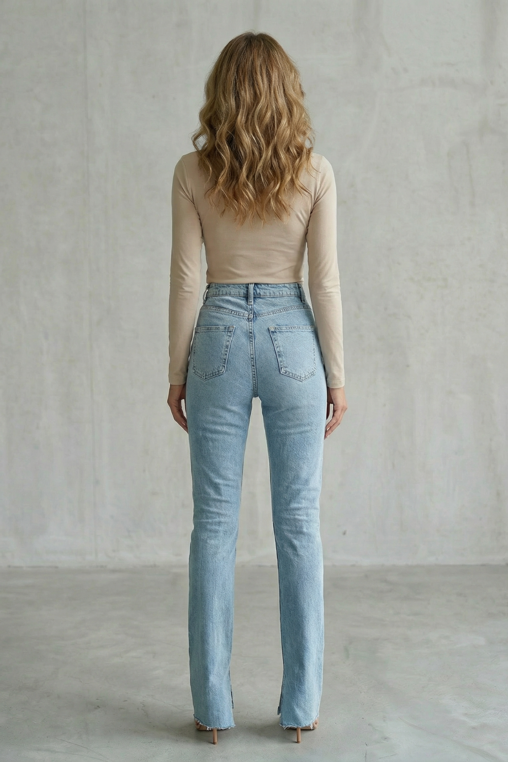 Women's High Waisted Straight Leg Jeans in Light Wash - Orvéline