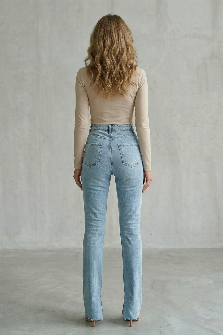 Women's High Waisted Straight Leg Jeans in Light Wash - Orvéline