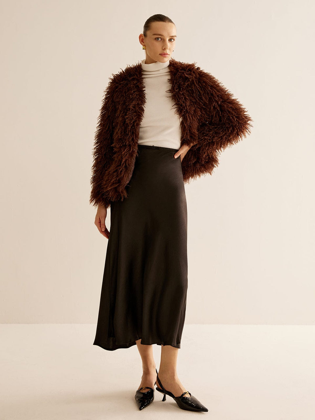 Women's faux fur jacket Nettie in Brown – worn open