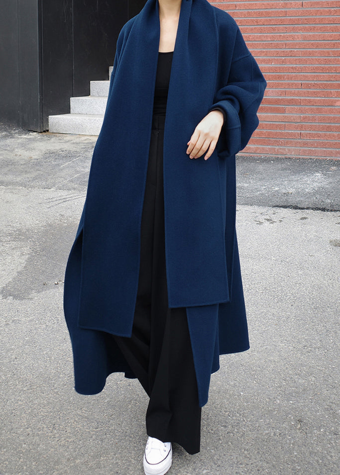 Women's maxi scarf coat Dolly in Navy Blue – worn open street style