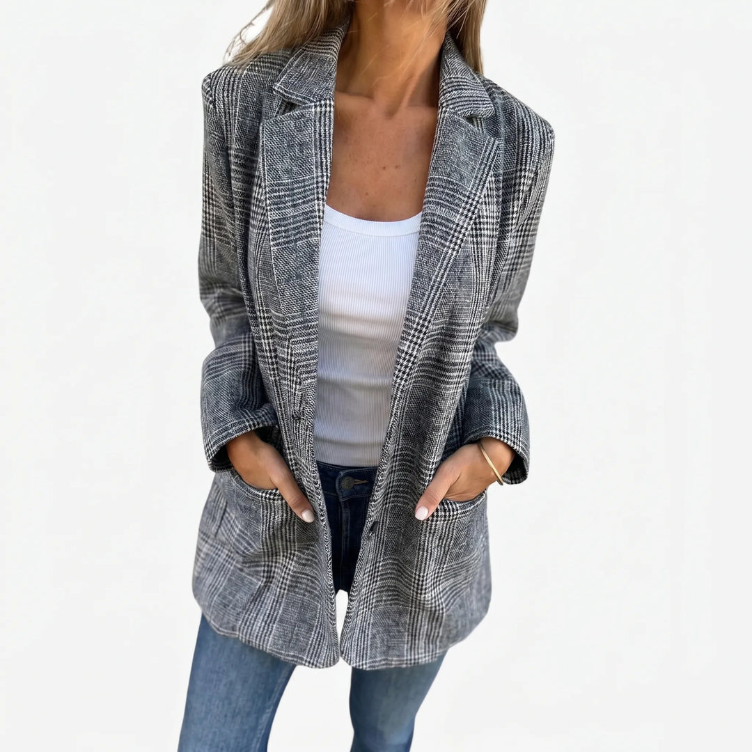 Women's longline check blazer Colette in Black – hands in pockets