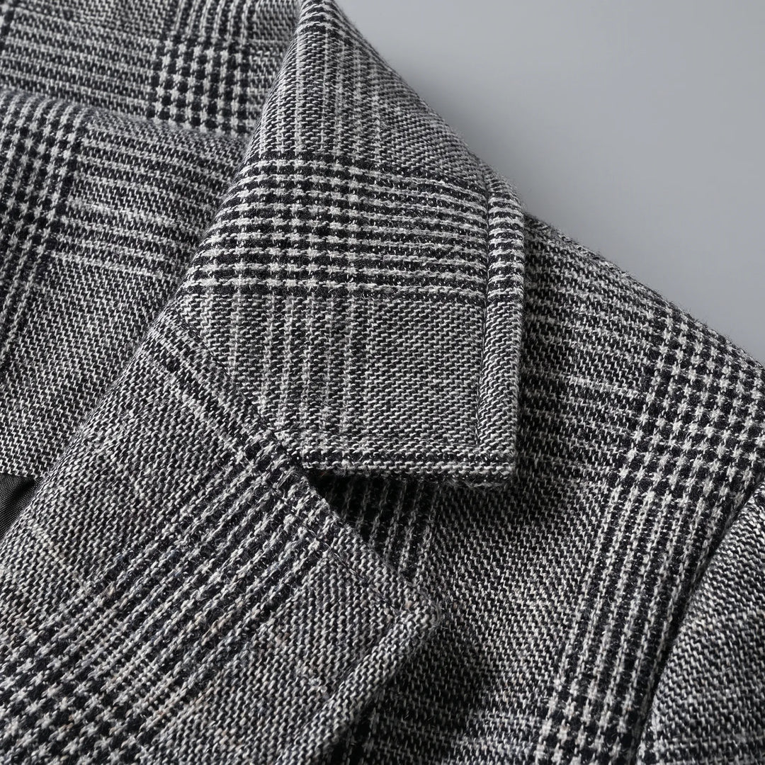 Women's longline check blazer Colette in Black – lapel close-up
