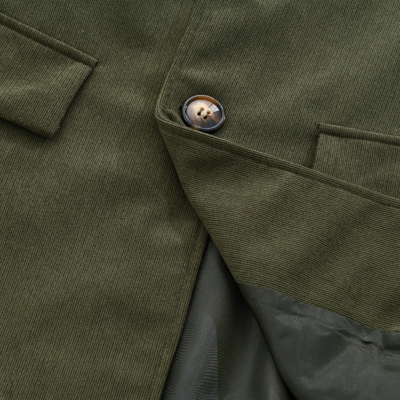 Men's corduroy coat Dorrington in Green – button and pocket detail