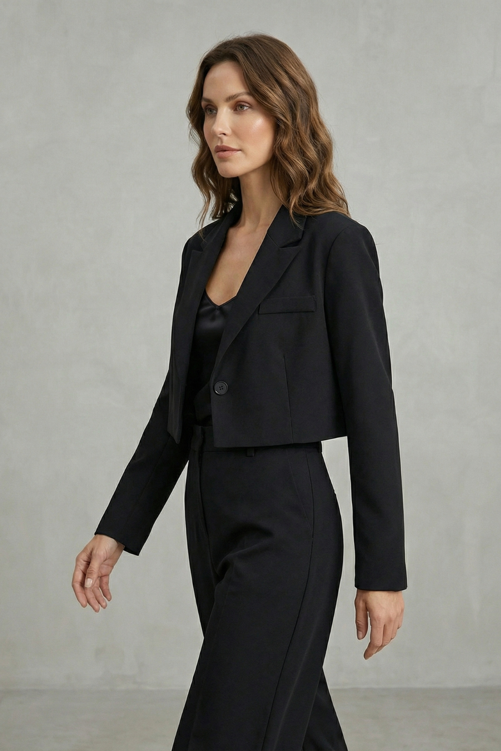 Women's Cropped Tailored Blazer - Vionnelle