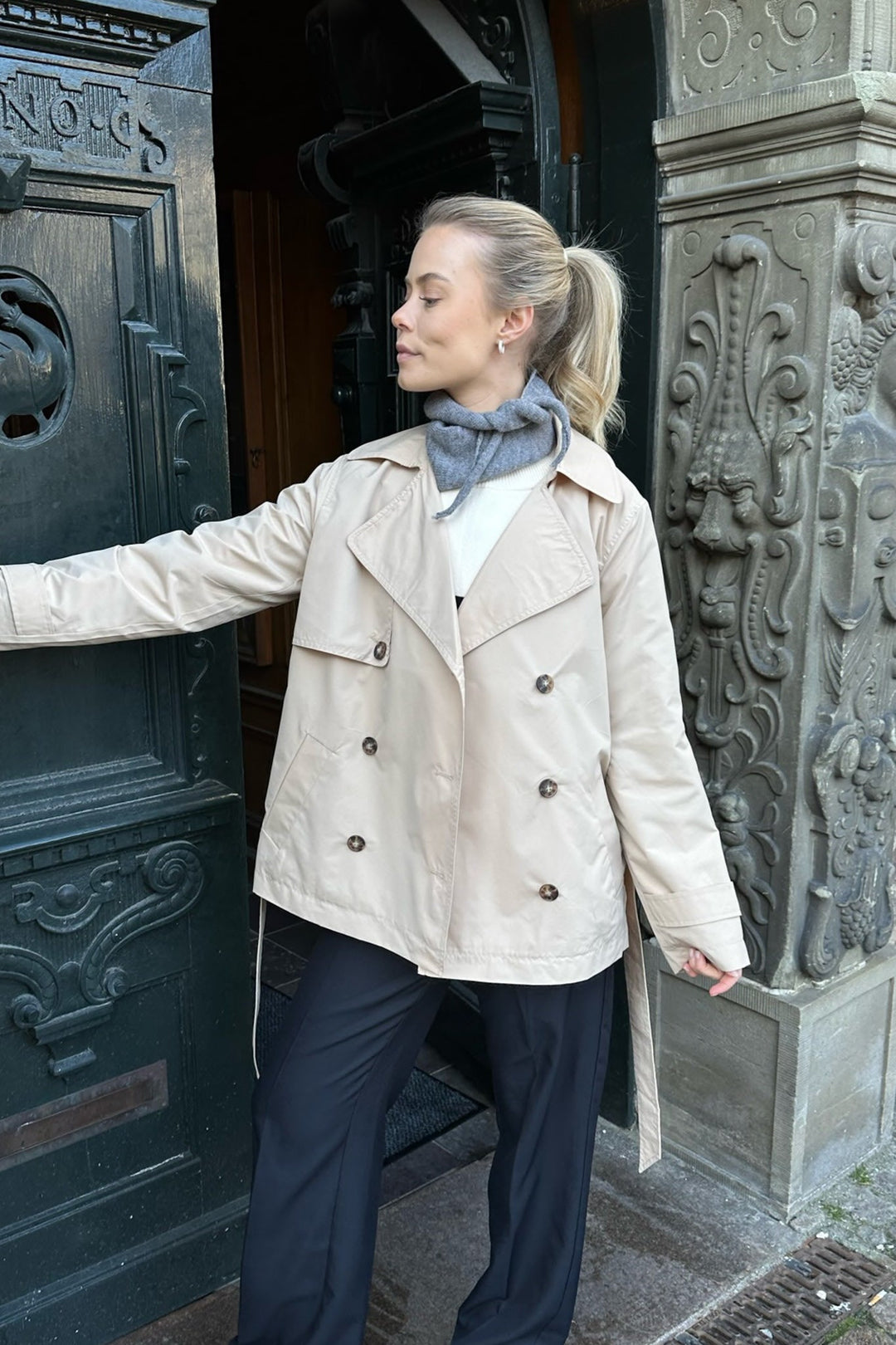 Women's short trench coat Nerys in Beige – full-length view