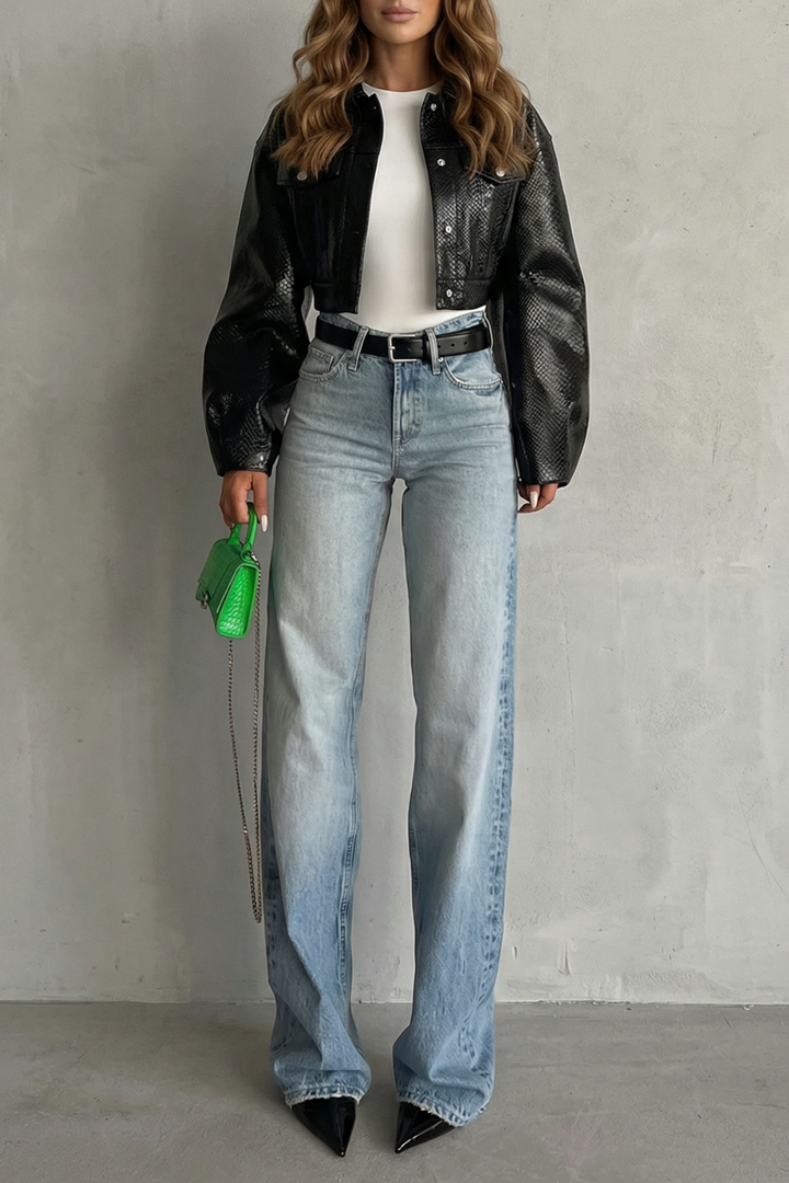 Women's Mid Rise Straight Leg Jeans in Light Wash - Rosalvie