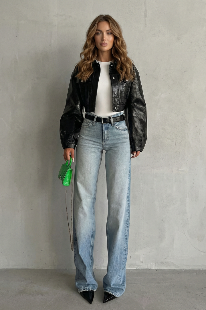 Women's Mid Rise Straight Leg Jeans in Light Wash - Rosalvie