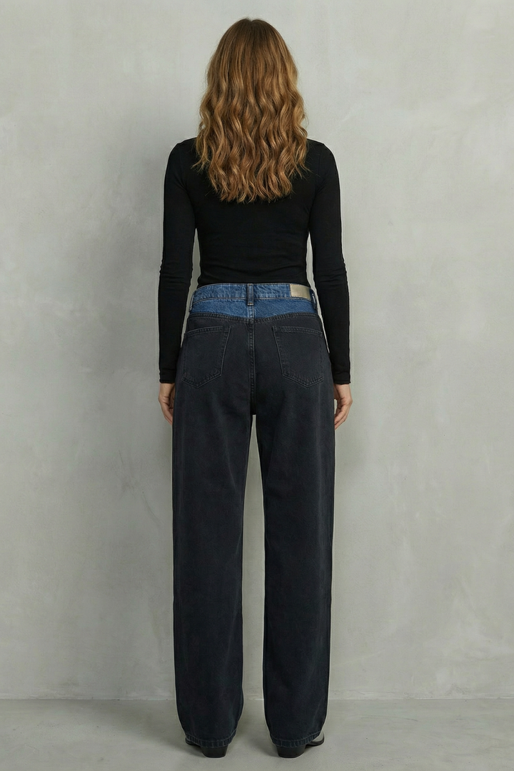 Women's Straight Leg Jeans in Black - Roséane