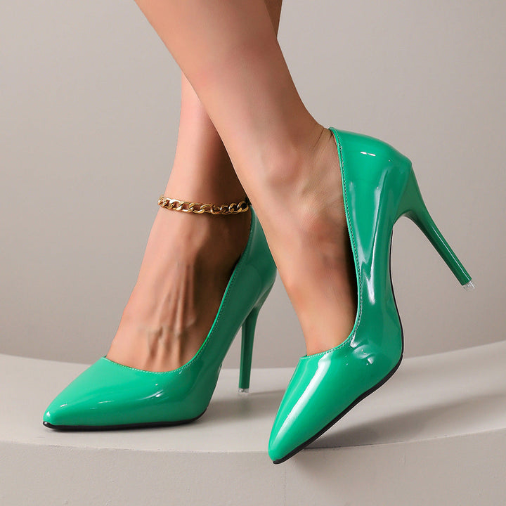 Women's court shoes Winnie in Green – worn on foot