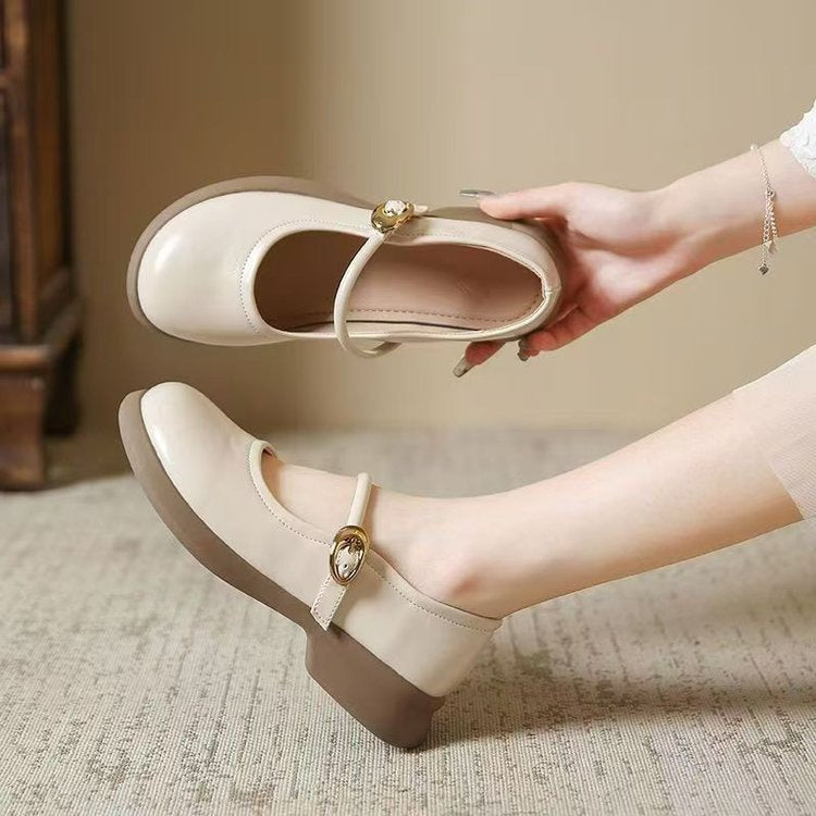 Women's Mary Jane shoes Yetta in Light Brown – angled side view