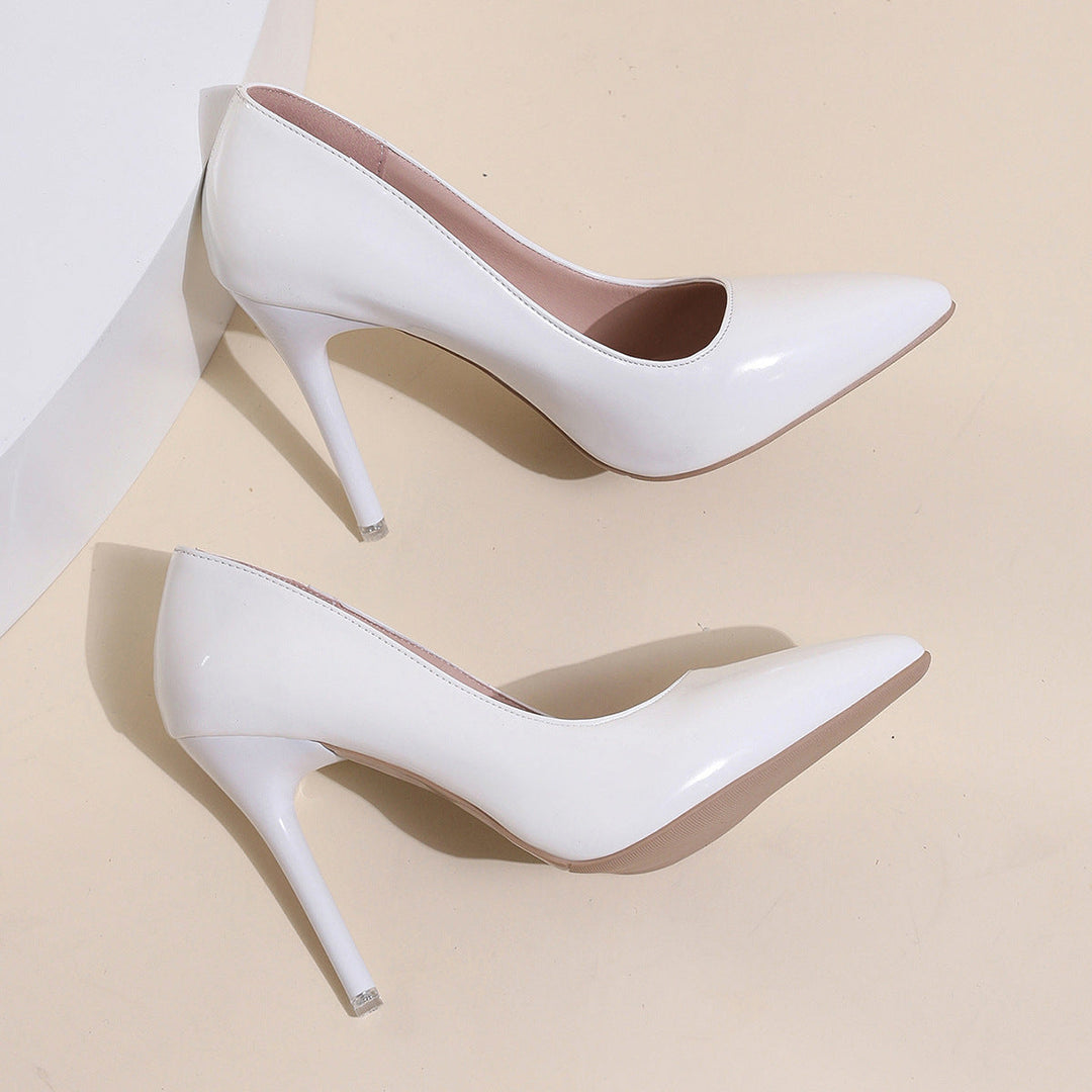 Women's court shoes Winnie in White – pair view