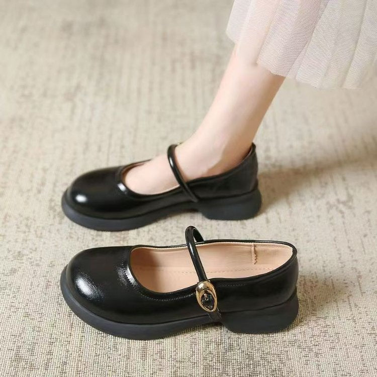 Women's Mary Jane shoes Yetta in Beige – pair in hand view