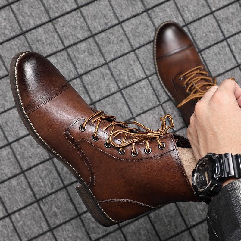 Men's toe-cap lace-up boots Christian in Burgundy – lacing up on foot