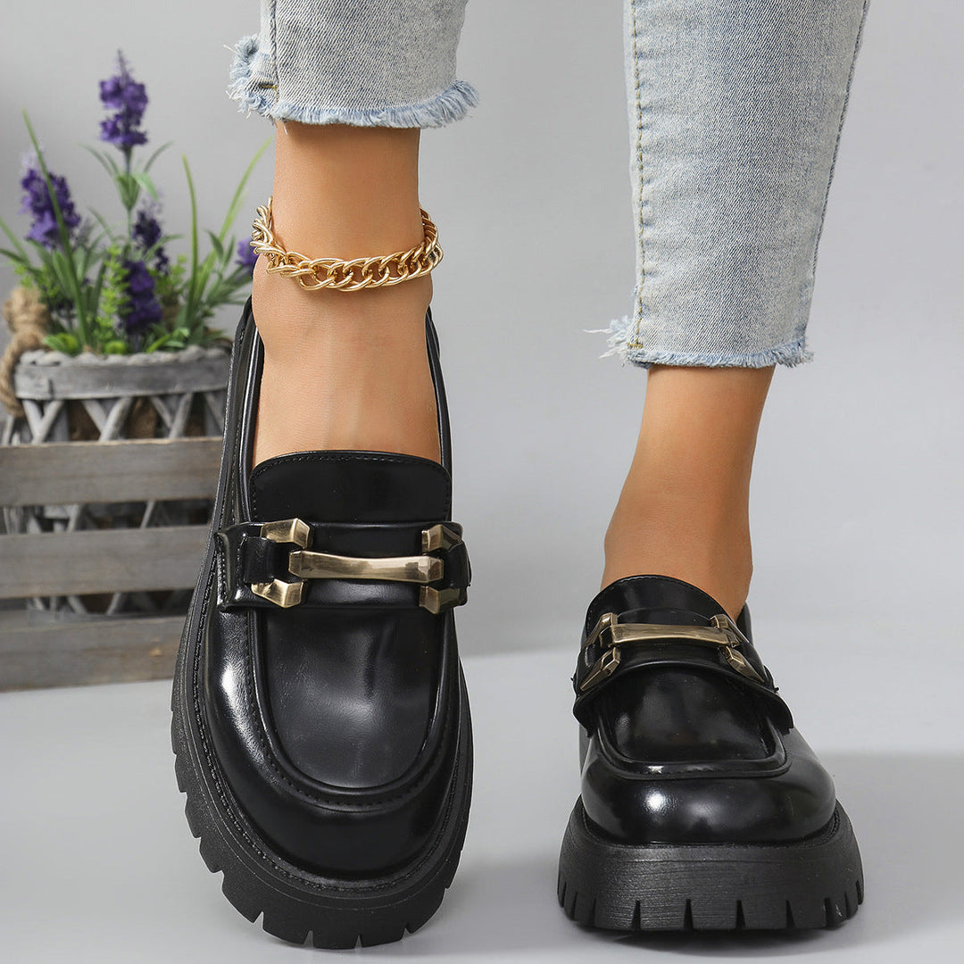 Women's chunky loafers Neve in Black – sole detail view