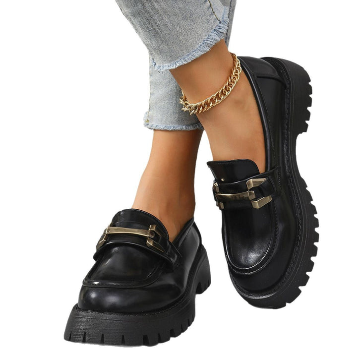 Women's chunky loafers Neve in Black – worn pair view