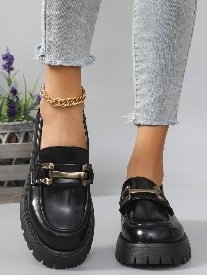 Women's chunky loafers Neve in Black – front view
