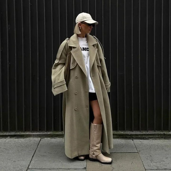Women's oversized trench coat Sukie in Green – full length front view