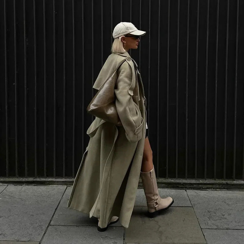 Women's oversized trench coat Sukie in Green – side view walking