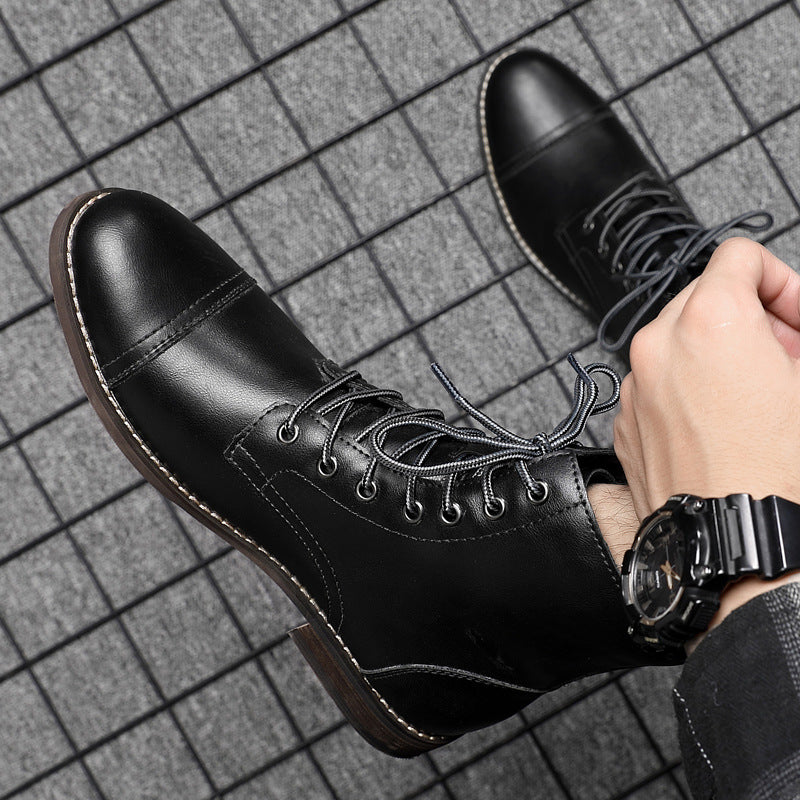 Men's toe-cap lace-up boots Christian in Deep Black – lacing up on foot