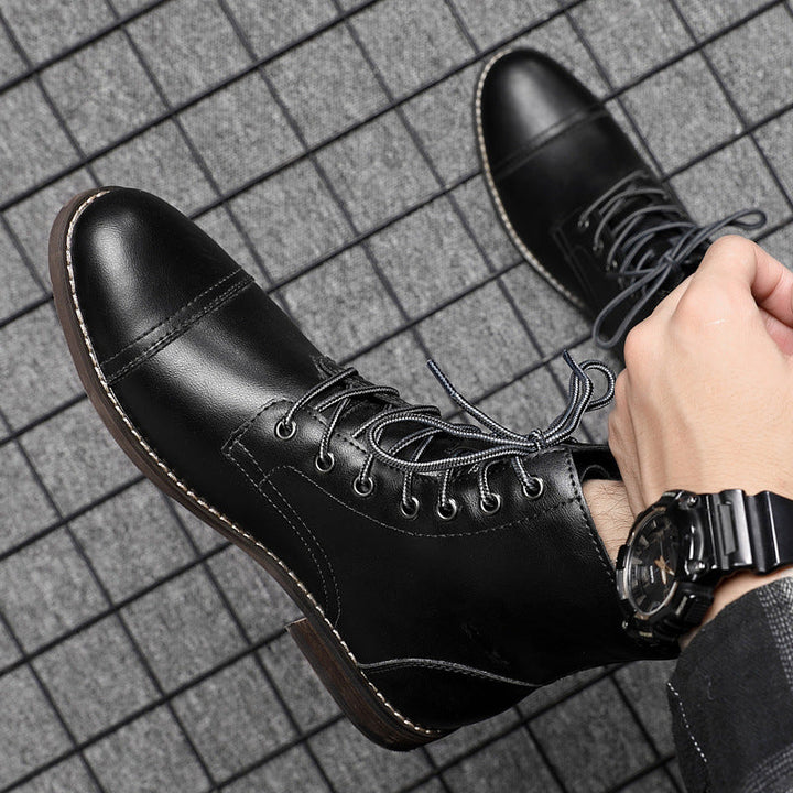 Men's toe-cap lace-up boots Christian in Deep Black – lacing up on foot