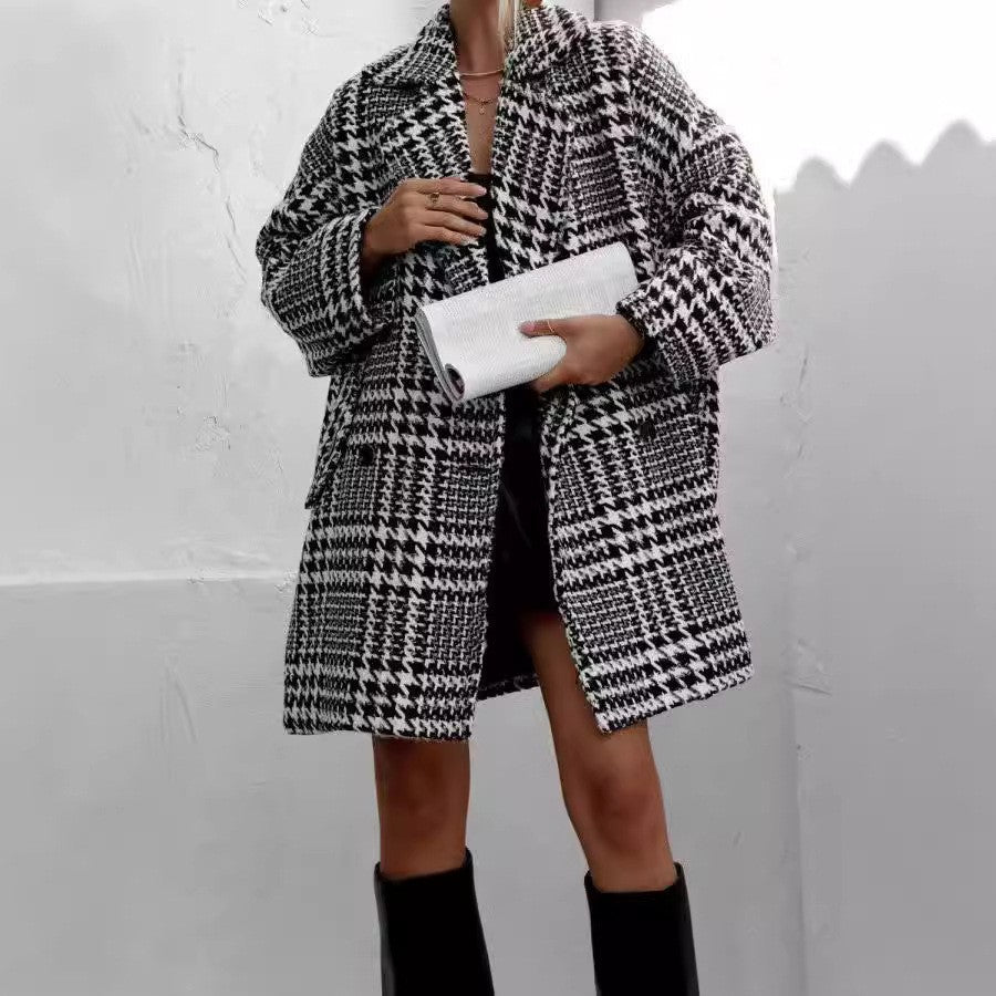 Women's oversized houndstooth coat Edwina in Black – front view