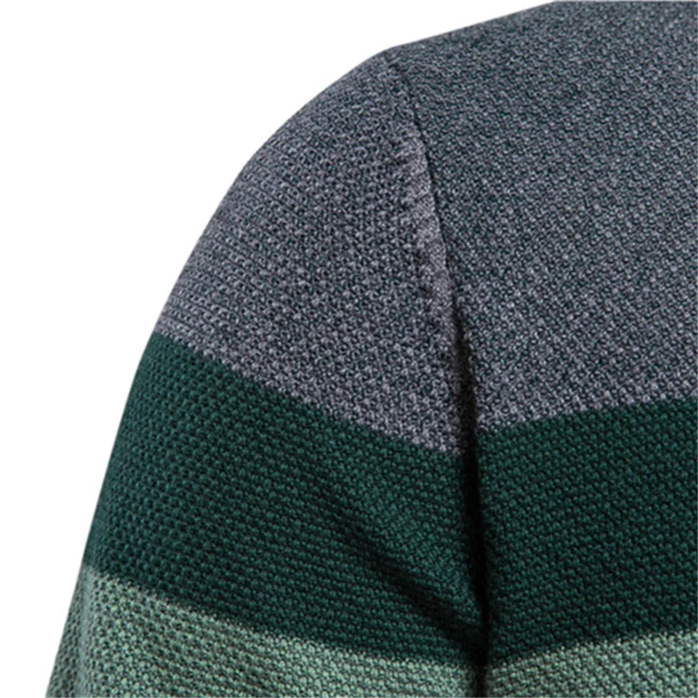 Men's colour block crew neck jumper in green – Aelric – shoulder close-up