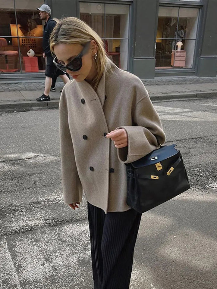 Women's short coat Yolande in Beige – street view with black bag