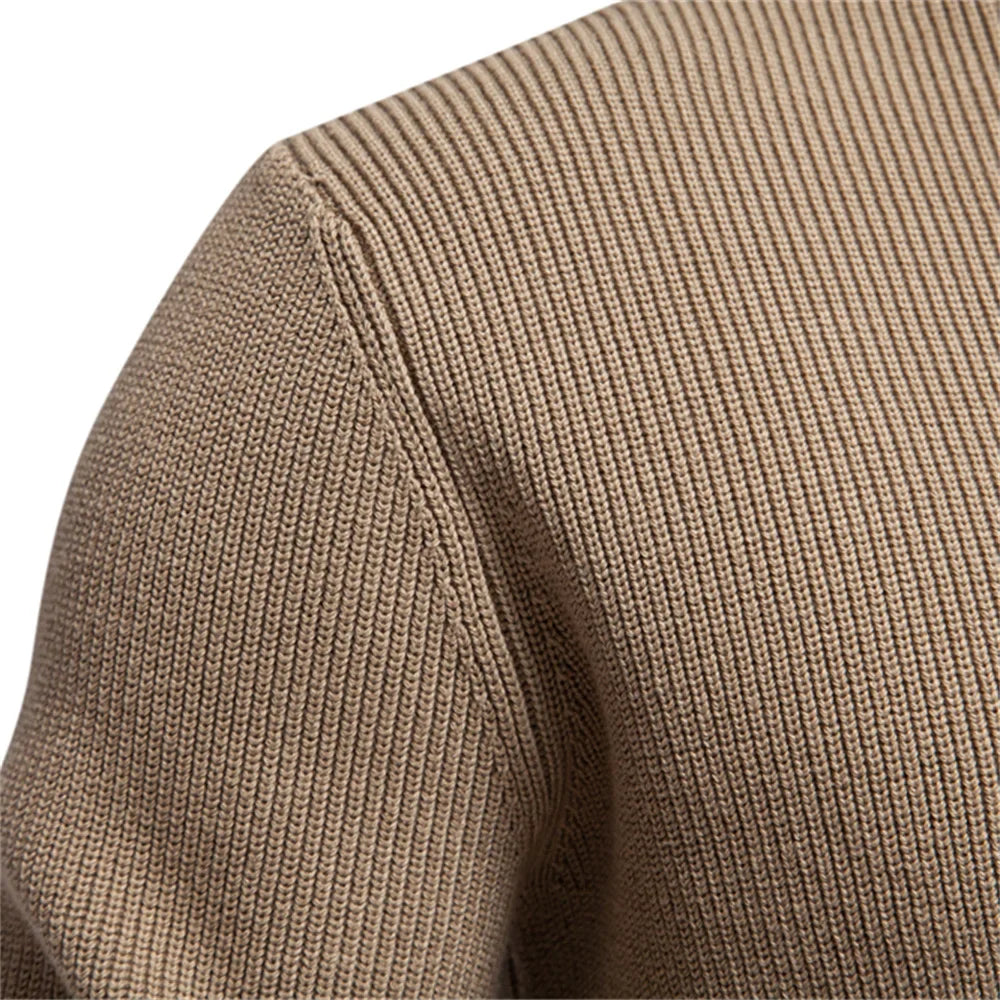 Men's ribbed button neck jumper in khaki – Ronan – shoulder rib close-up