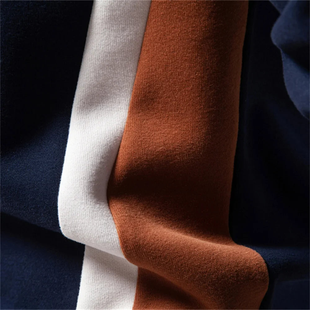 Men's colour block crew neck sweatshirt in dark blue – Talon – close-up of contrast side panel