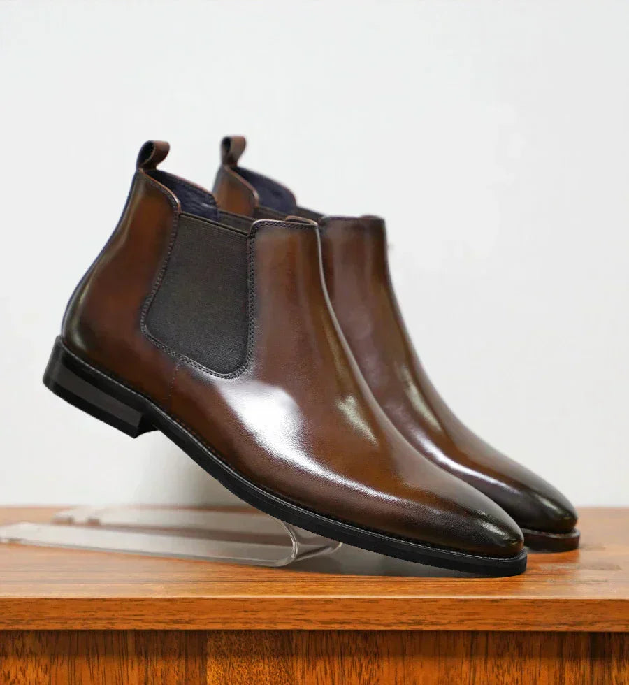Men's polished Chelsea boots Didier in Brown – pair on display stand