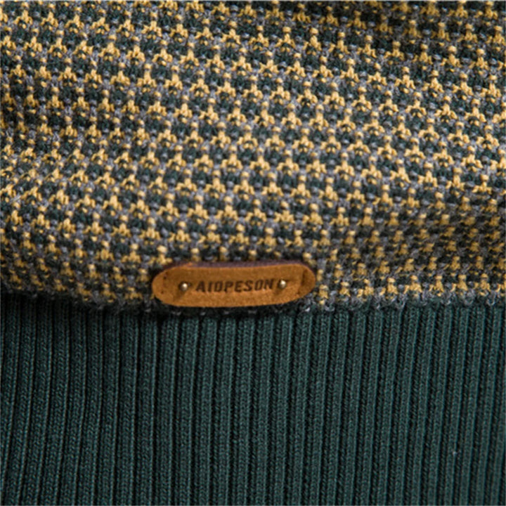 Men's textured crew neck jumper in olive and green – Lorien – ribbed hem detail