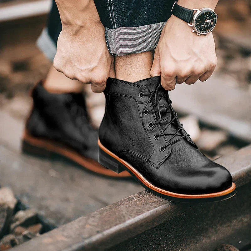 Men's lace-up ankle boots Serge in Black – lacing up on foot