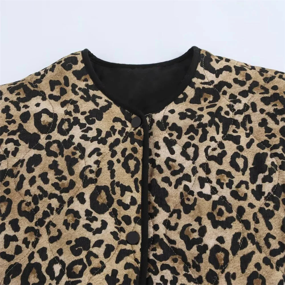 Women's leopard print quilted jacket Winona in Leopard – neckline detail