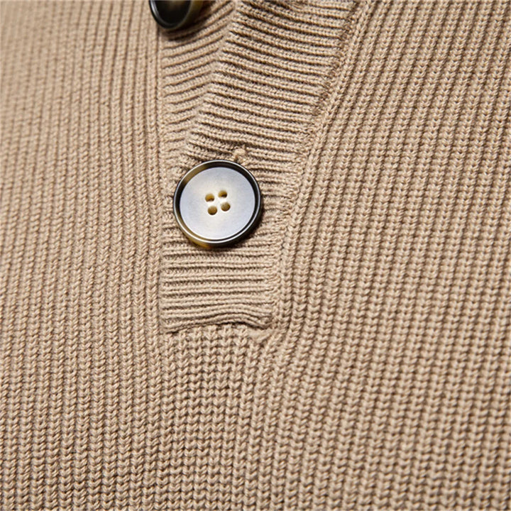 Men's ribbed button neck jumper in khaki – Ronan – close-up of button placket