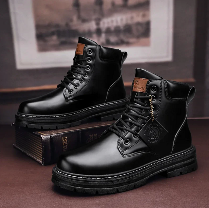 Men's chunky lace-up boots Zephyrion in Black – pair on books