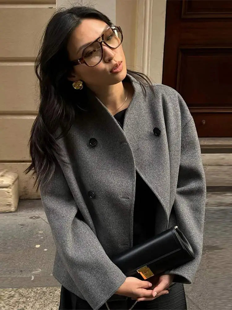 Women's short coat Yolande in Grey – collar close-up on model