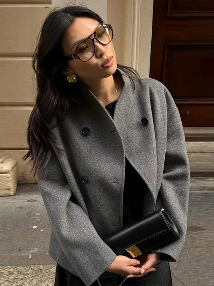 Women's short coat Yolande in Grey – collar close-up on model